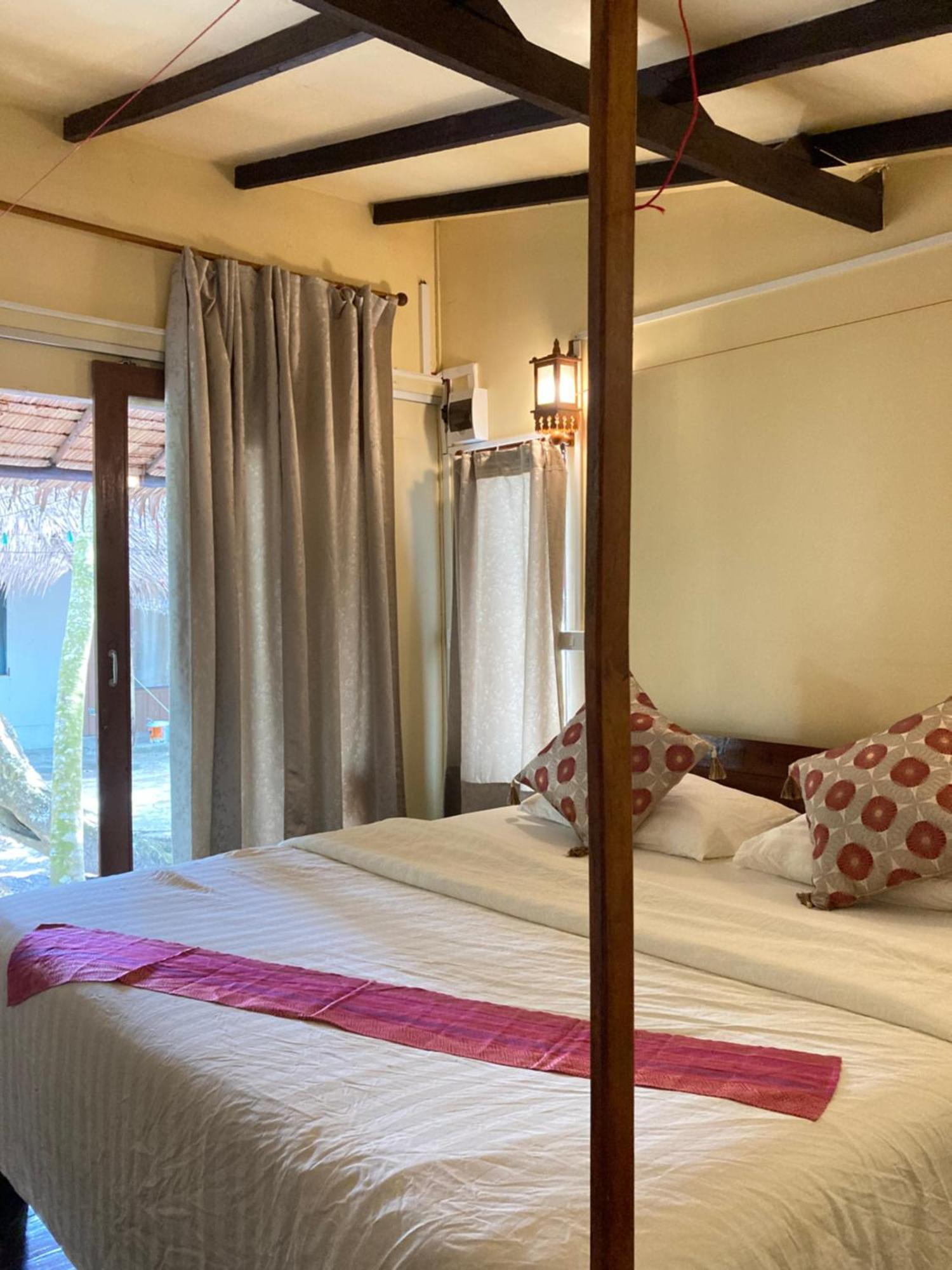 La Ong Lay Hotell Koh Phayam Eksteriør bilde