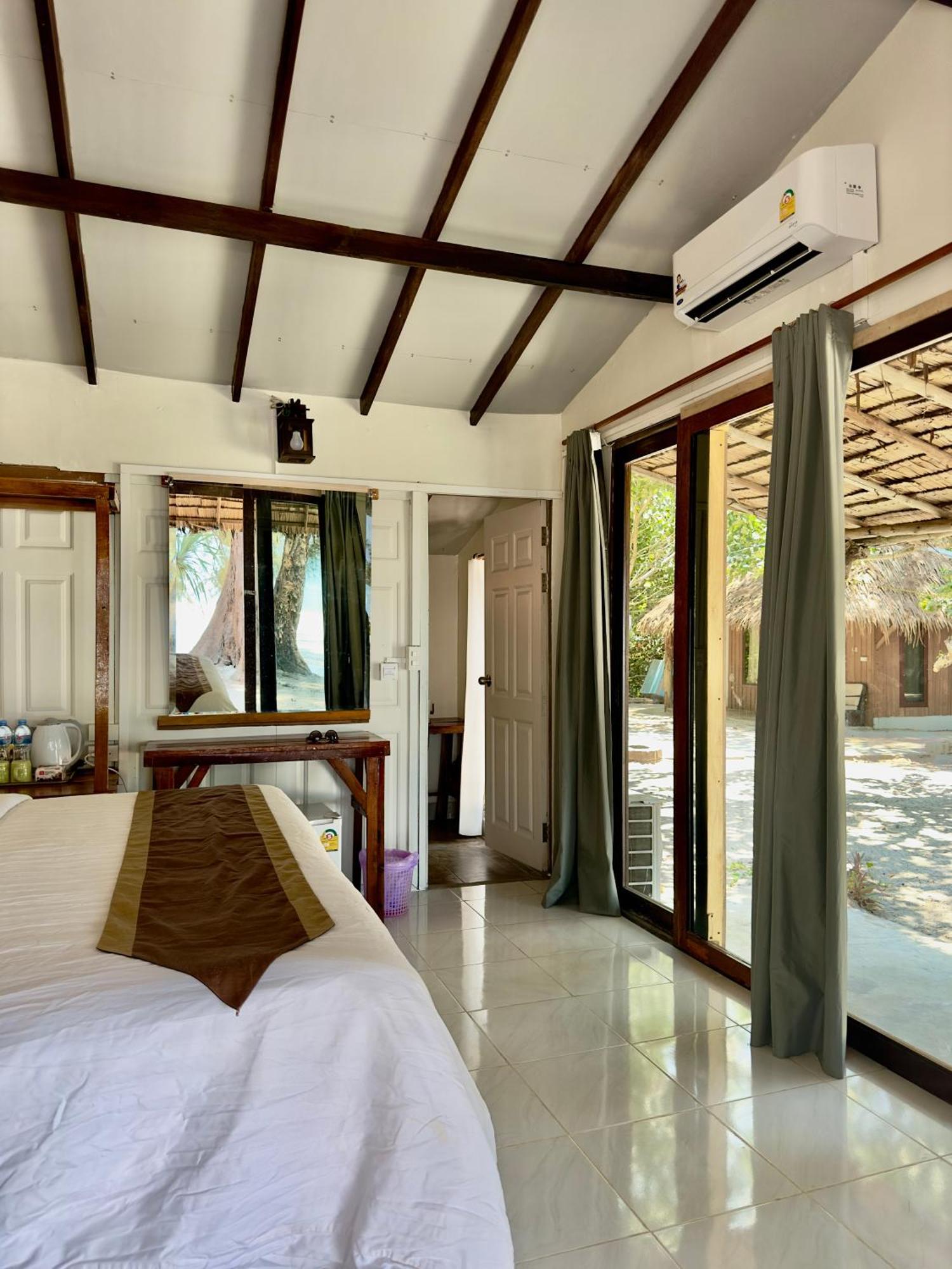 La Ong Lay Hotell Koh Phayam Eksteriør bilde