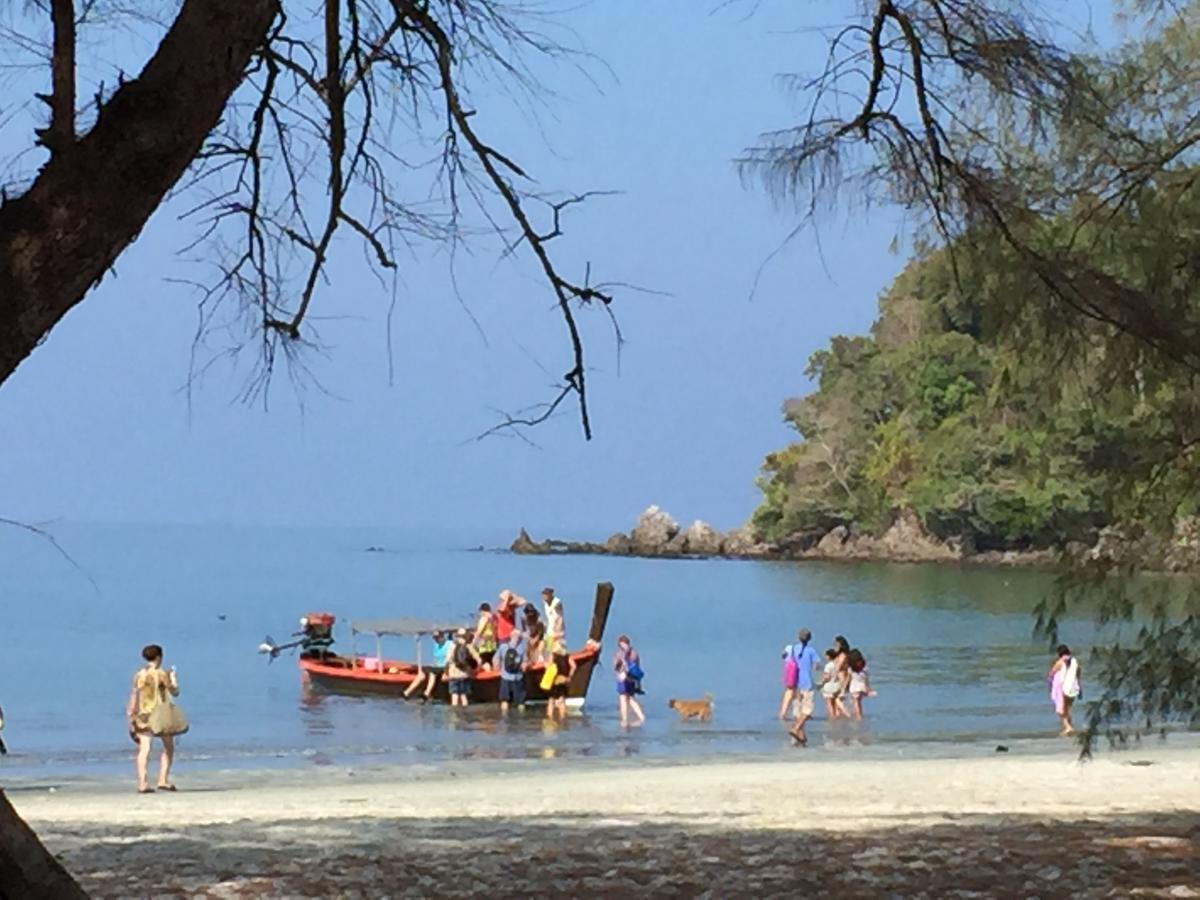 La Ong Lay Hotell Koh Phayam Eksteriør bilde