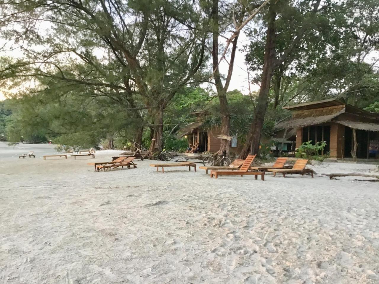 La Ong Lay Hotell Koh Phayam Eksteriør bilde